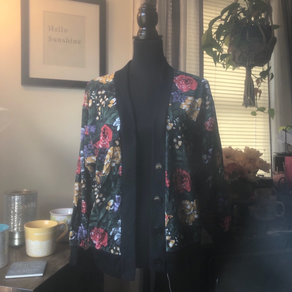 Blain Floral Cardigan 
Size Medium
